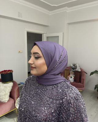 Lila şallı müşterimiz için makyaj