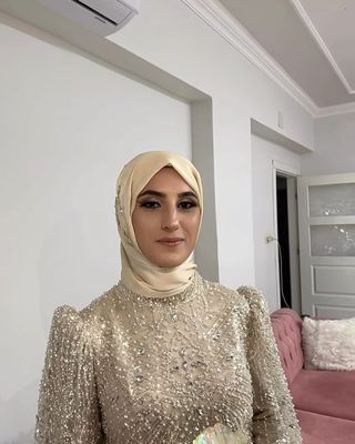 Krem şallı müşterimiz için makyaj