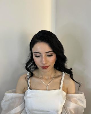 Nikah için dalgalı saç ve makyaj
